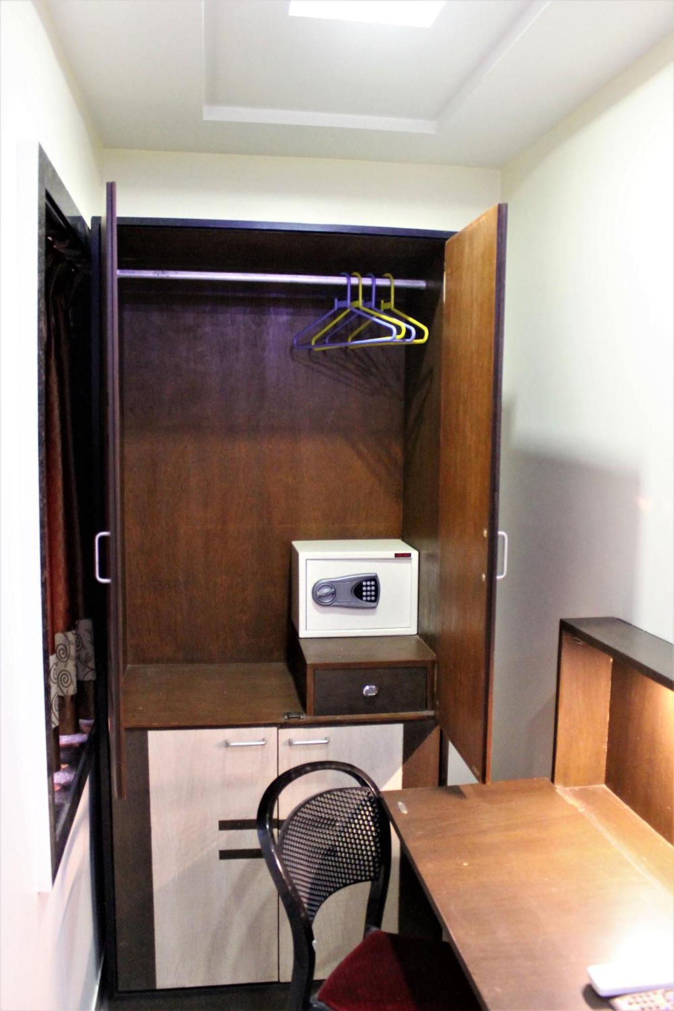 כלכותה Reliable Inn מראה חיצוני תמונה